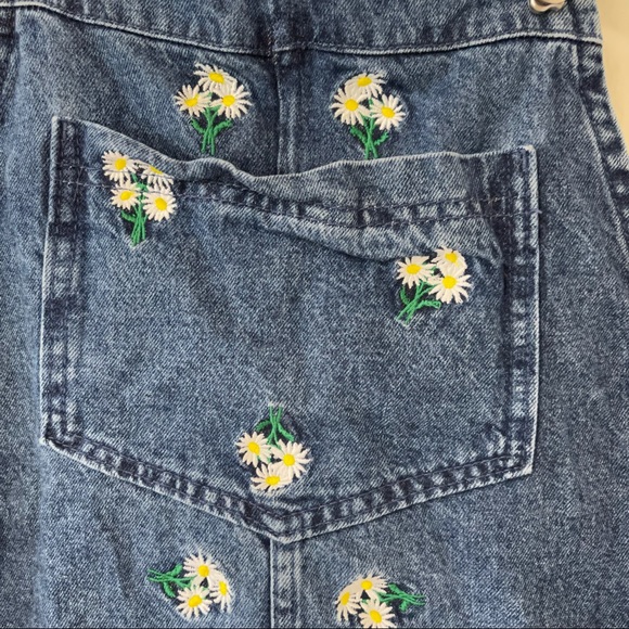H&M Divided Denim Pinafore Embroidered Daisies Skirtall Adjustable Strap Y2K-6 - Picture 5 of 10